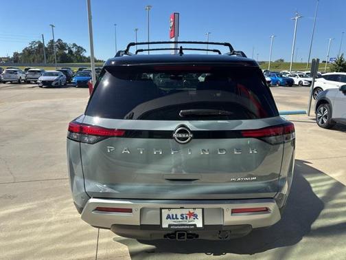 2025 Nissan Pathfinder Platinum FWD