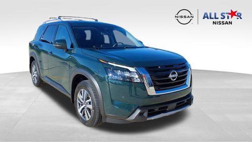 2025 Nissan Pathfinder SL FWD