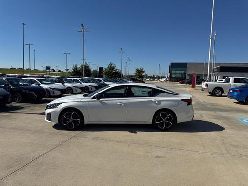 2025 Nissan Altima SR FWD