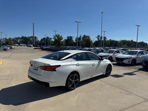 2025 Nissan Altima SR FWD