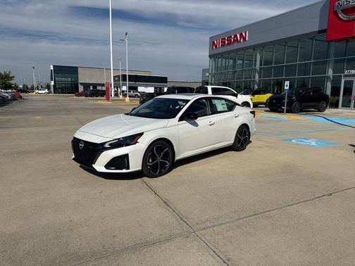 2025 Nissan Altima SR FWD