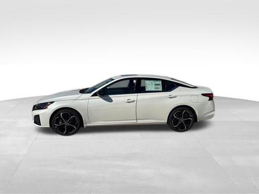 2025 Nissan Altima SR FWD