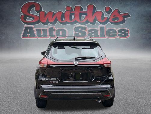 2021 Nissan Kicks SR