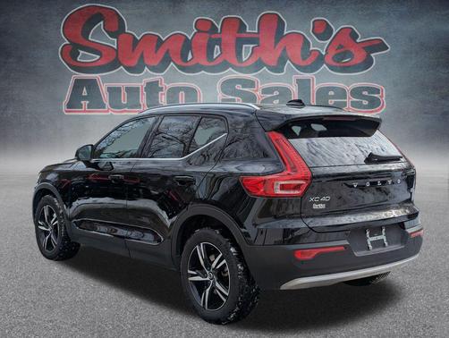 2025 Volvo XC40 B5 Core Bright Theme