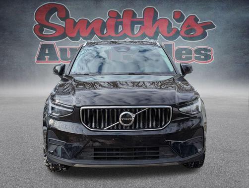 2025 Volvo XC40 B5 Core Bright Theme
