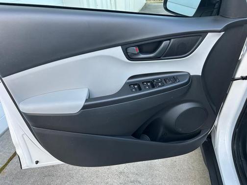 2023 Hyundai KONA SE