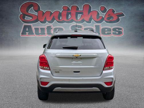 Silver Ice Metallic 2022 Chevrolet Trax LT
