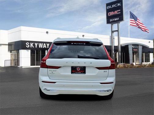 2023 Volvo XC60 B5 Plus Bright Theme