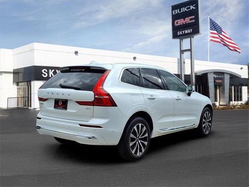 2023 Volvo XC60 B5 Plus Bright Theme