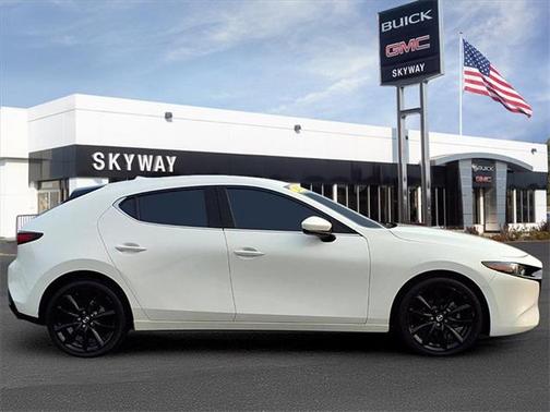 2022 Mazda Mazda3 FWD w/Premium Package