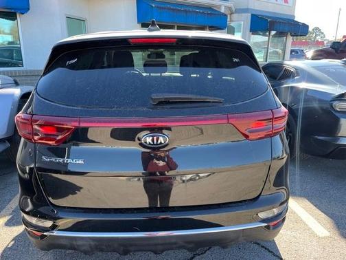 Photo 2 of 5 of 2021 Kia Sportage LX