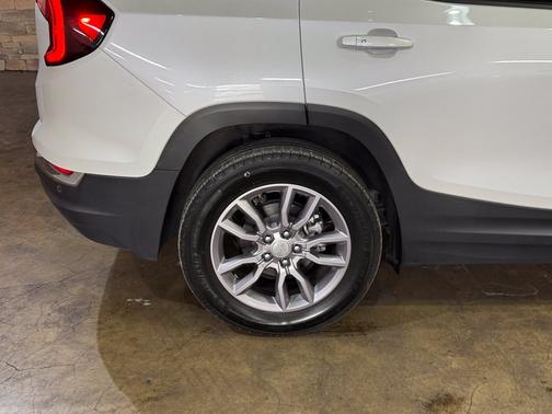 White Frost Tricoat 2024 GMC Terrain SLT