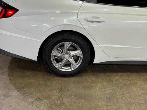 2022 Hyundai SONATA SE