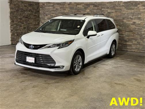 2024 Toyota Sienna Platinum 7 Passenger