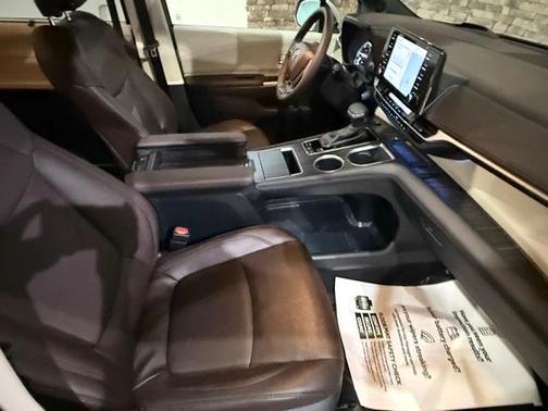 2024 Toyota Sienna Platinum 7 Passenger