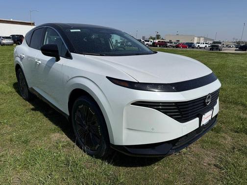 White / Black 2026 Nissan Murano Platinum