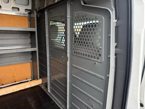 2017 Nissan NV Cargo NV2500 HD SV V6/SV V8