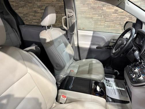 2020 Toyota Sienna XLE