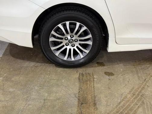 2020 Toyota Sienna XLE