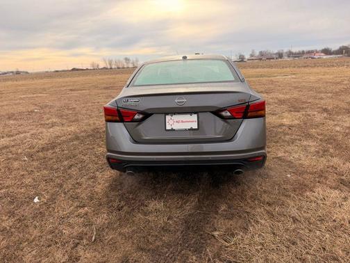 2025 Nissan Altima SR