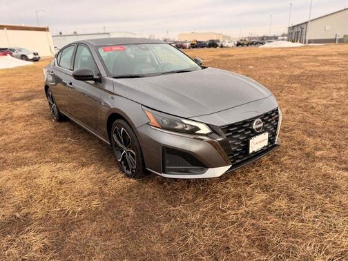 2025 Nissan Altima SR