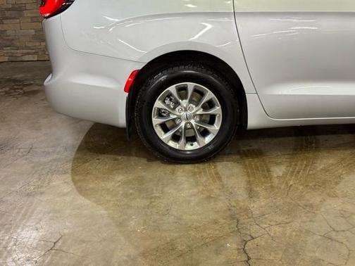 2022 Chrysler Pacifica Touring-L