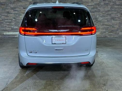 2022 Chrysler Pacifica Touring-L