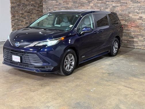 Gray 2021 Toyota Sienna LE