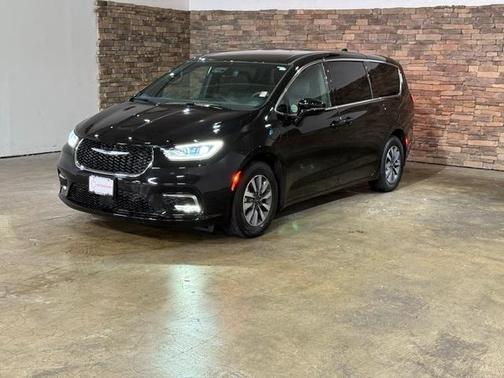 2025 Chrysler Pacifica Hybrid Select