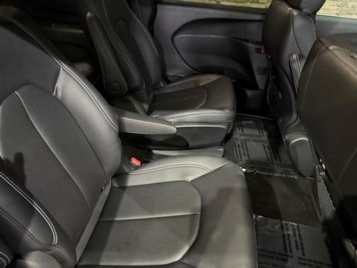 2025 Chrysler Pacifica Hybrid Select