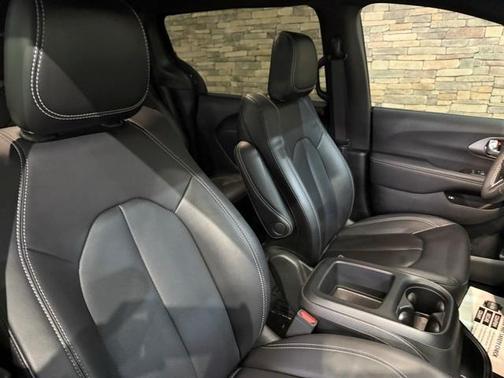 2025 Chrysler Pacifica Hybrid Select