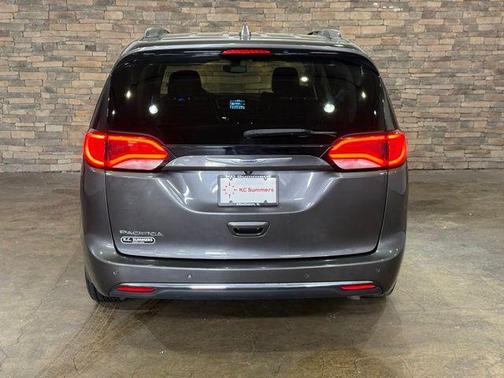 Granite Crystal Clearcoat Metallic 2019 Chrysler Pacifica Touring-L