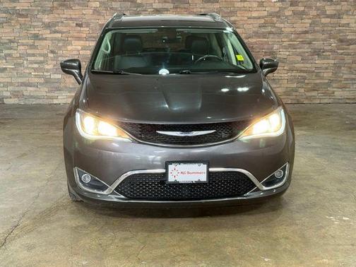 Granite Crystal Clearcoat Metallic 2019 Chrysler Pacifica Touring-L