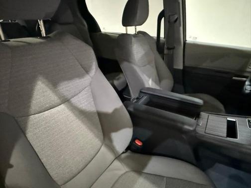 2022 Toyota Sienna LE