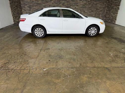 White 2007 Toyota Camry XLE