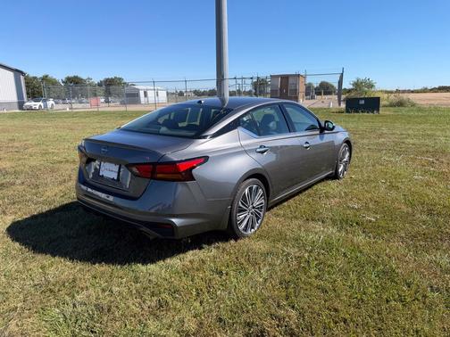 Gun Metallic 2024 Nissan Altima 2.5 SL