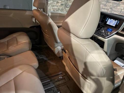 2017 Toyota Sienna XLE Premium