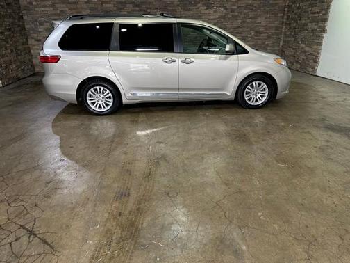 2017 Toyota Sienna XLE Premium