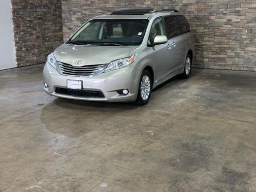 2017 Toyota Sienna XLE Premium