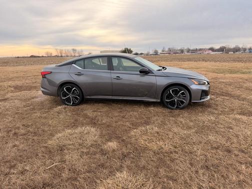 2025 Nissan Altima SR