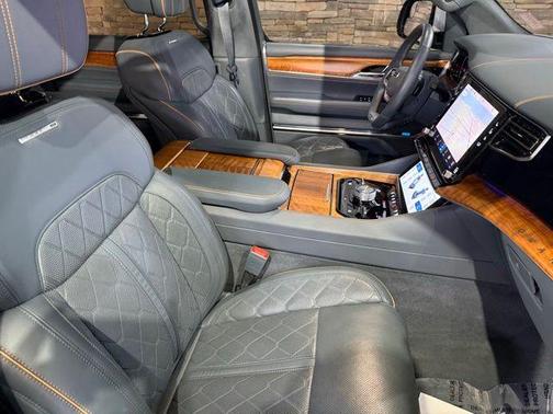 Silver Zynith 2022 Jeep Grand Wagoneer Series III