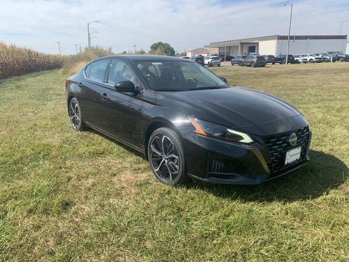 2025 Nissan Altima SR