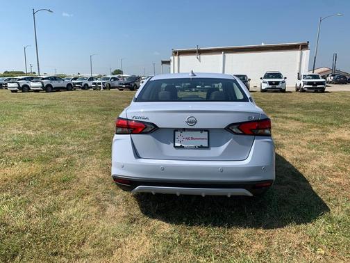 2023 Nissan Versa 1.6 SV