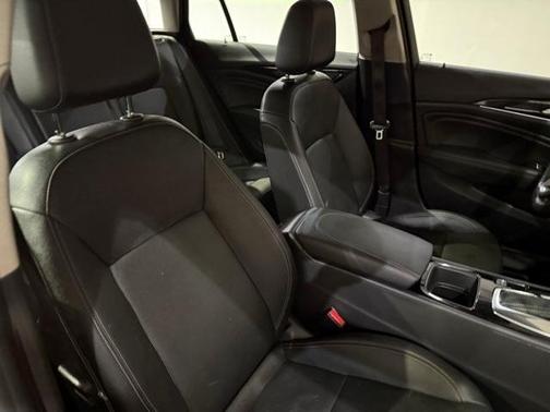 2018 Buick Regal TourX Essence
