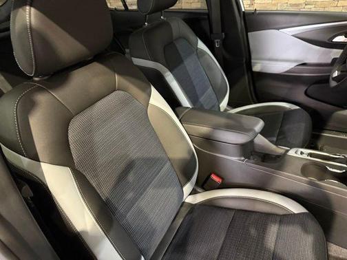 Summit White 2025 Buick Envista Preferred