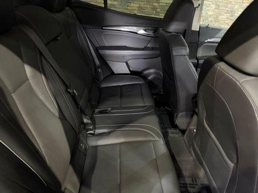 Sapphire Metallic 2022 Buick Envision Essence