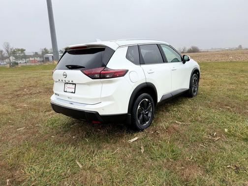 Everest White P 2026 Nissan Rogue SV