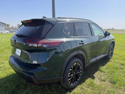 Obsidian Green 2026 Nissan Rogue Dark Armor