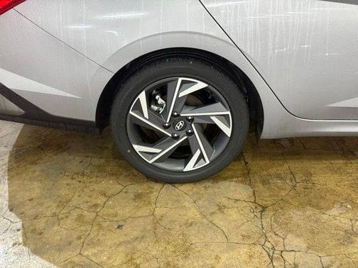 Metal 2025 Hyundai ELANTRA Limited