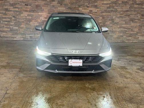 Metal 2025 Hyundai ELANTRA Limited